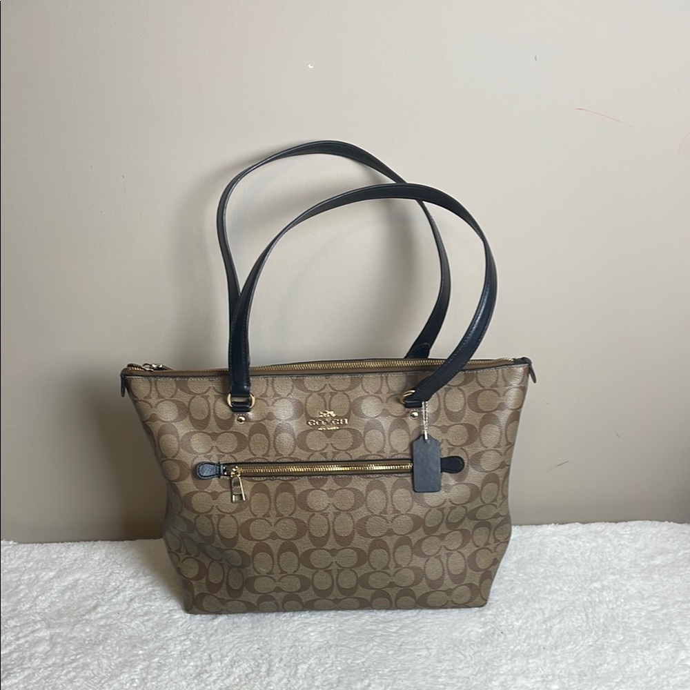 Coach Canvas Brown Signature Gallery Shoulder Khaki Zip Closure Tote Bag F79609